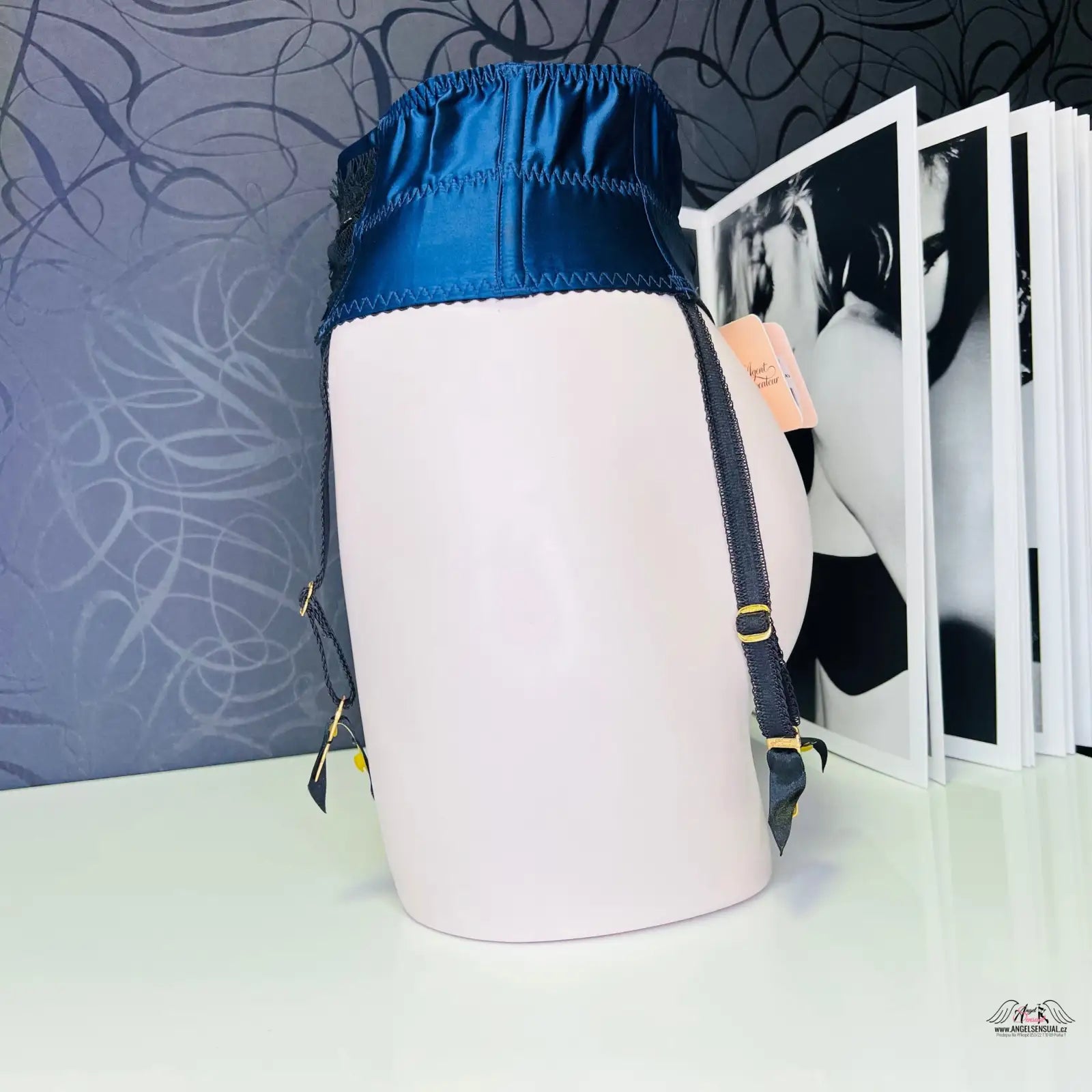 Bílý a modrý batoh Luxusní Stephanee Waspie s námořnickou elegancí