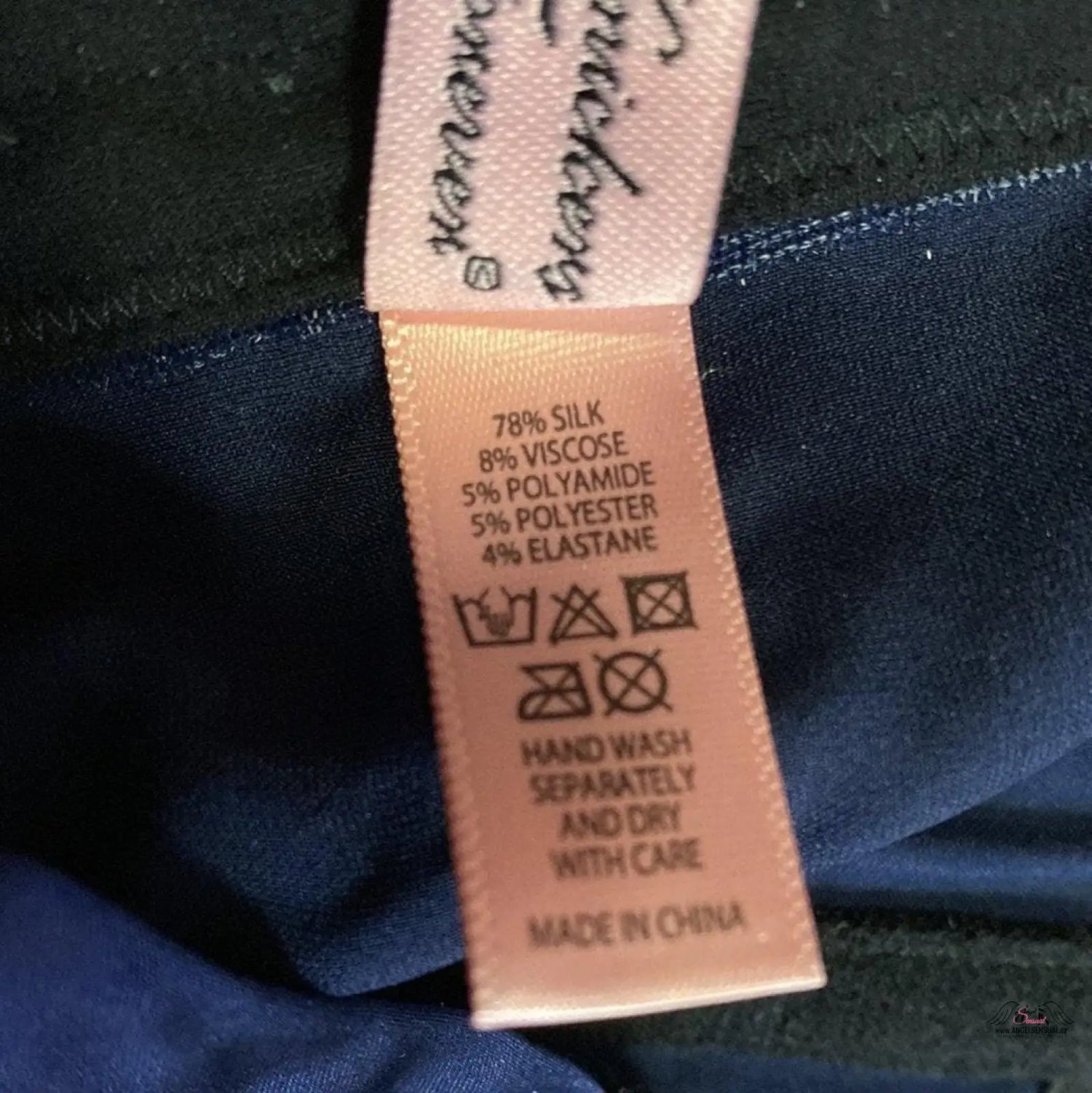 Label on a black jacket from Luxusní Stephanee Waspie elegance collection