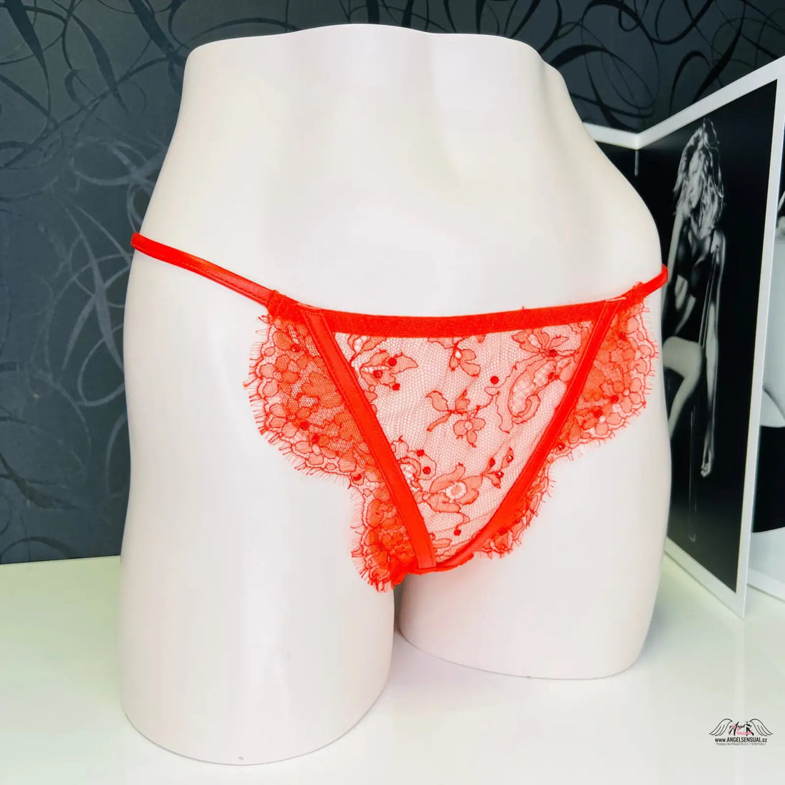 Červené květinové krajkové tanga Luxusní Tanga Adara od Agent Provocateur
