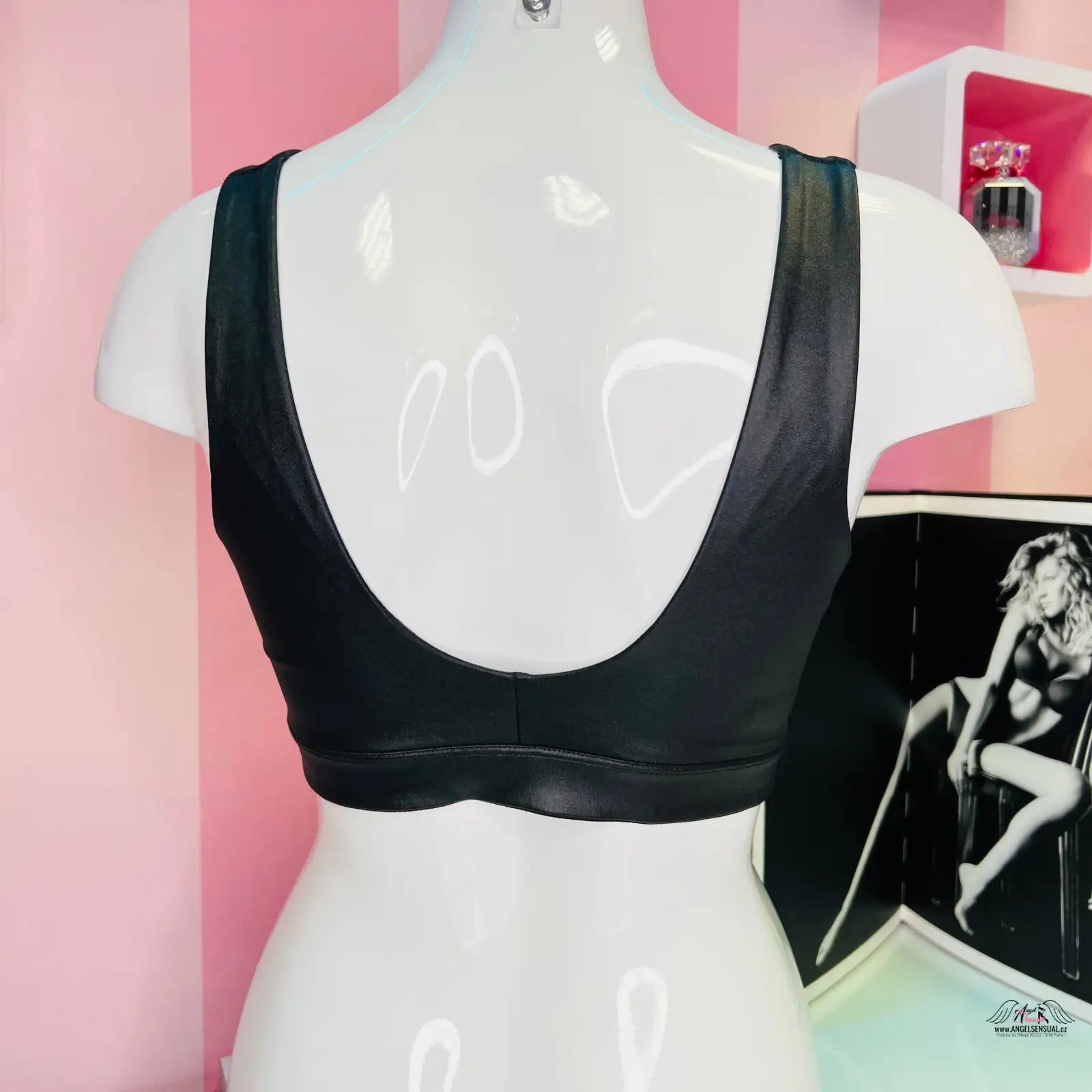 Černý syntetický kožený crop top v kolekci Maximální Pohodlí pro aktivní styl