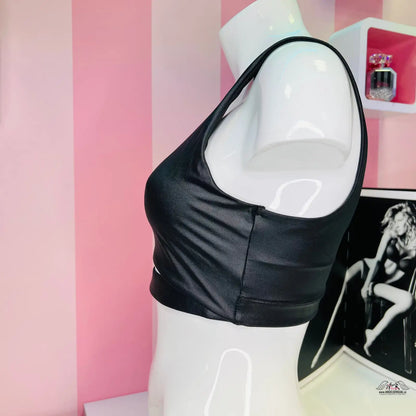 Černý koženkový crop top z kolekce Maximální Pohodlí pro aktivní životní styl