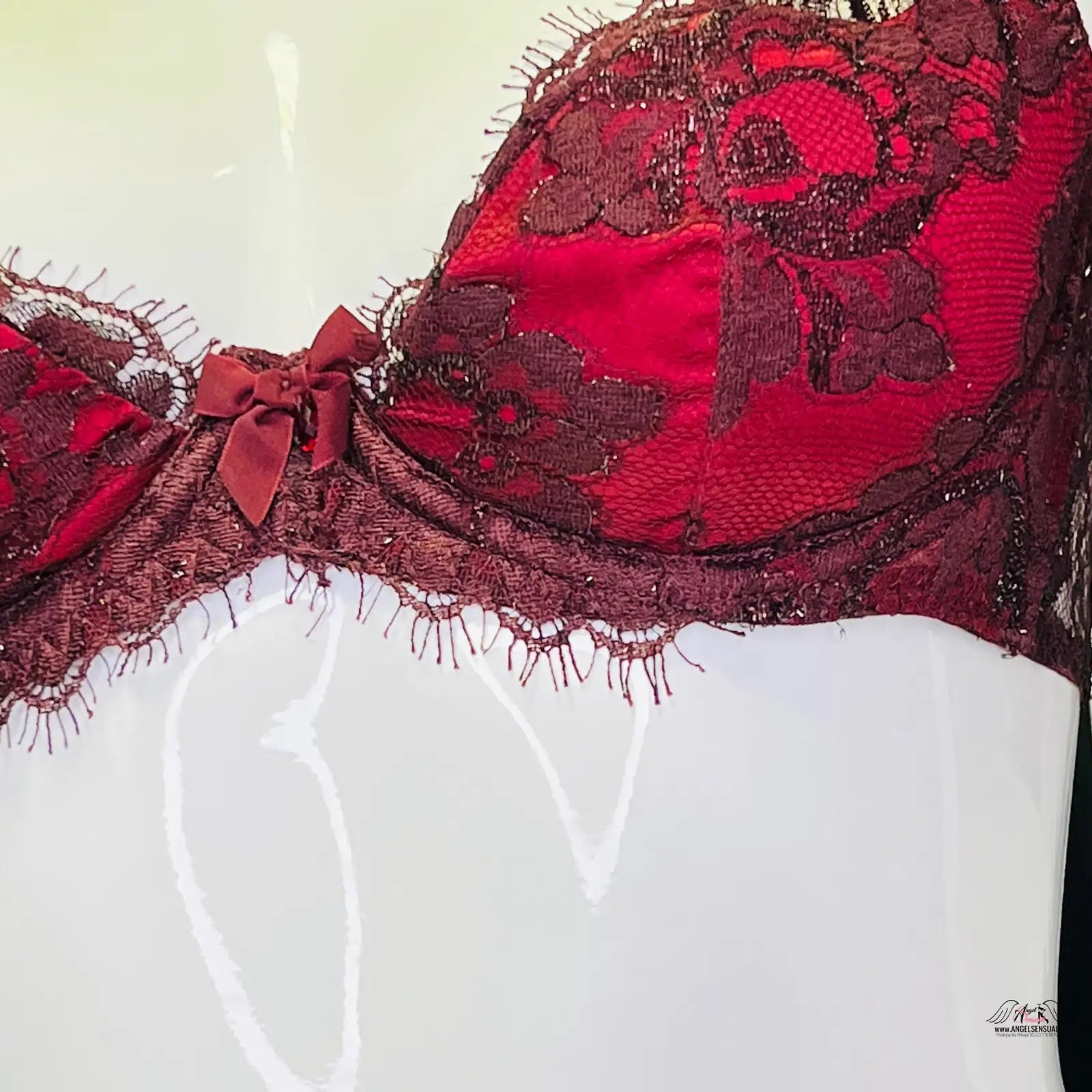 Červená podprsenka s mašlí Mei Soiree Bra Dark Red, romantika a krása v detailech