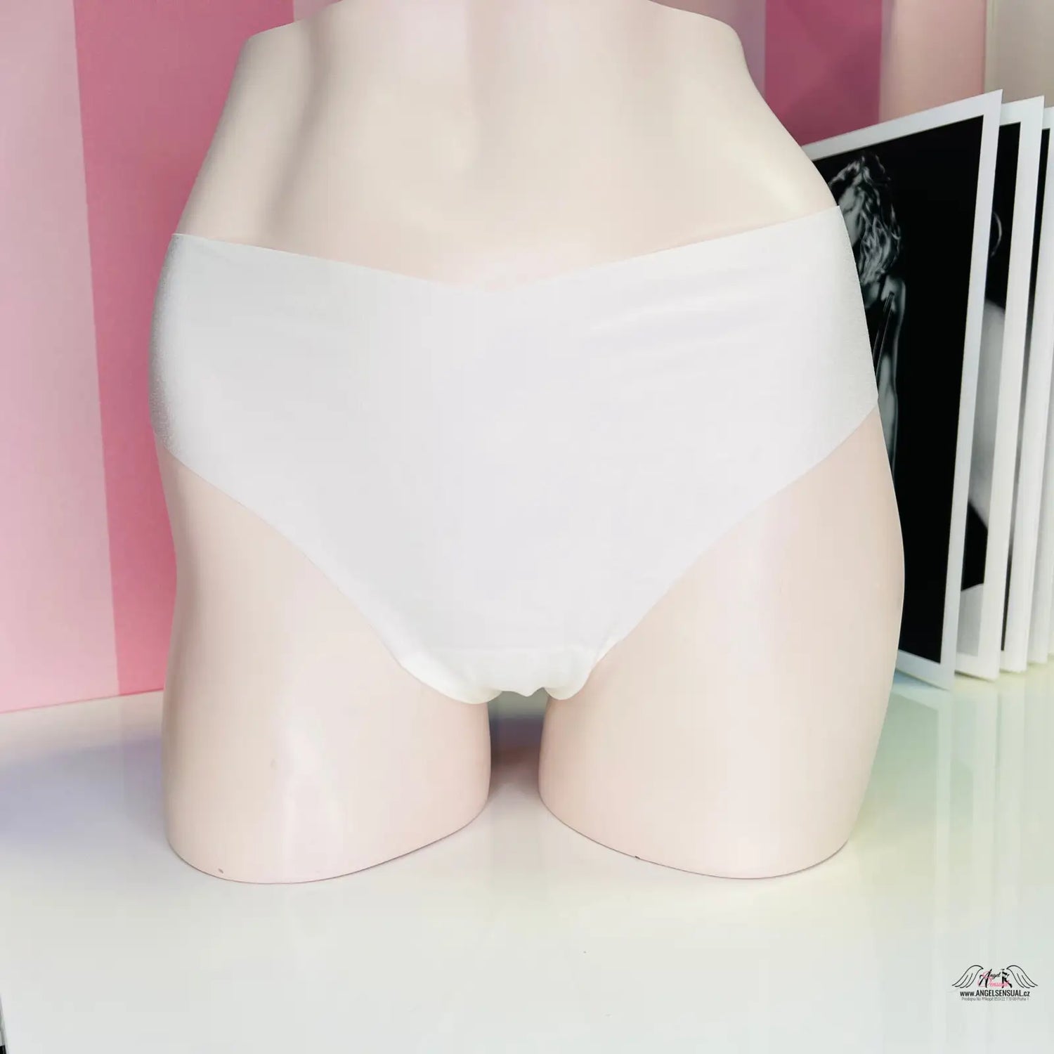 Bílé bezešvé tangá od Victoria’s Secret pro pohodlné nošení