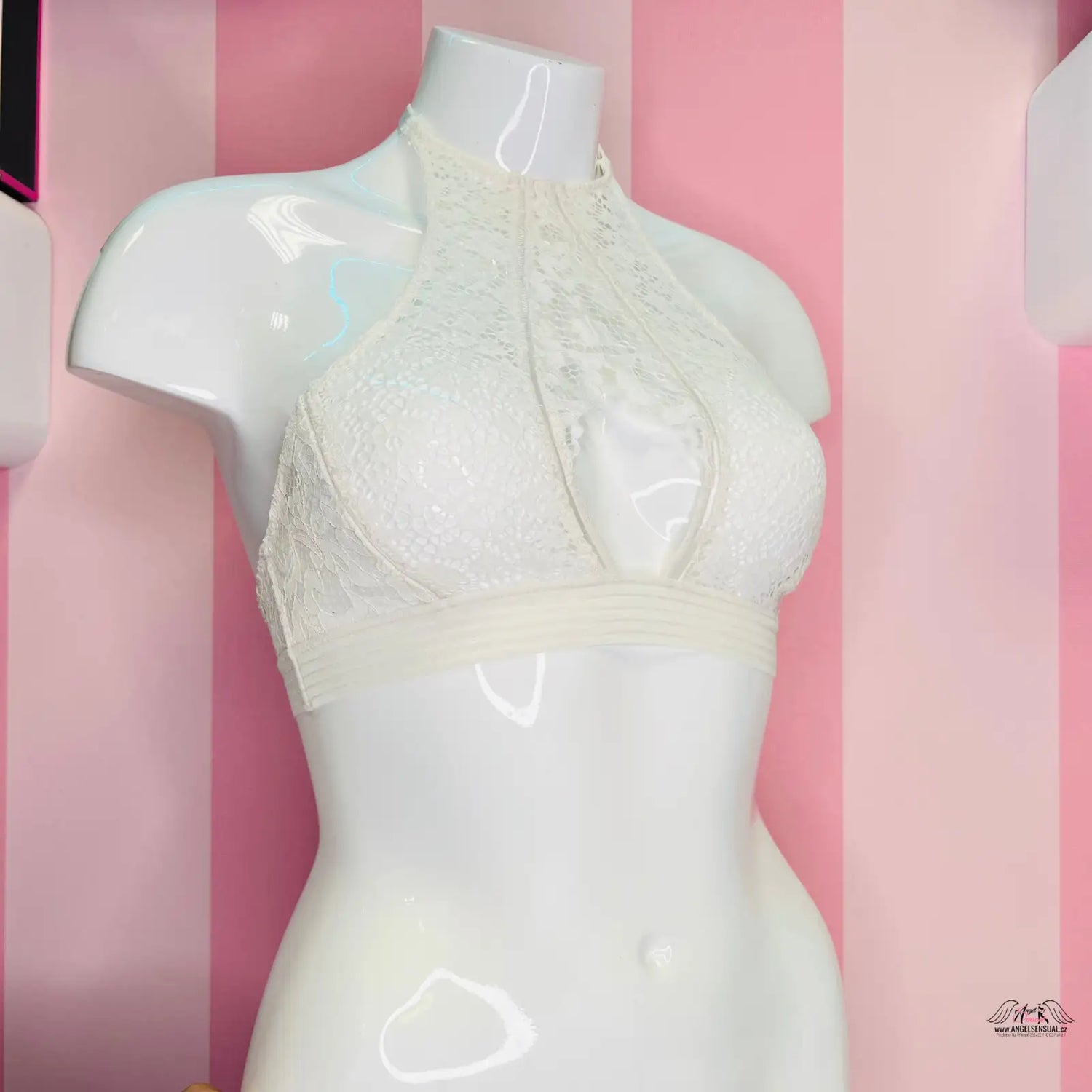 Manekýn s podprsenkou a žlutou stuhou v Braletce Victoria’s Secret