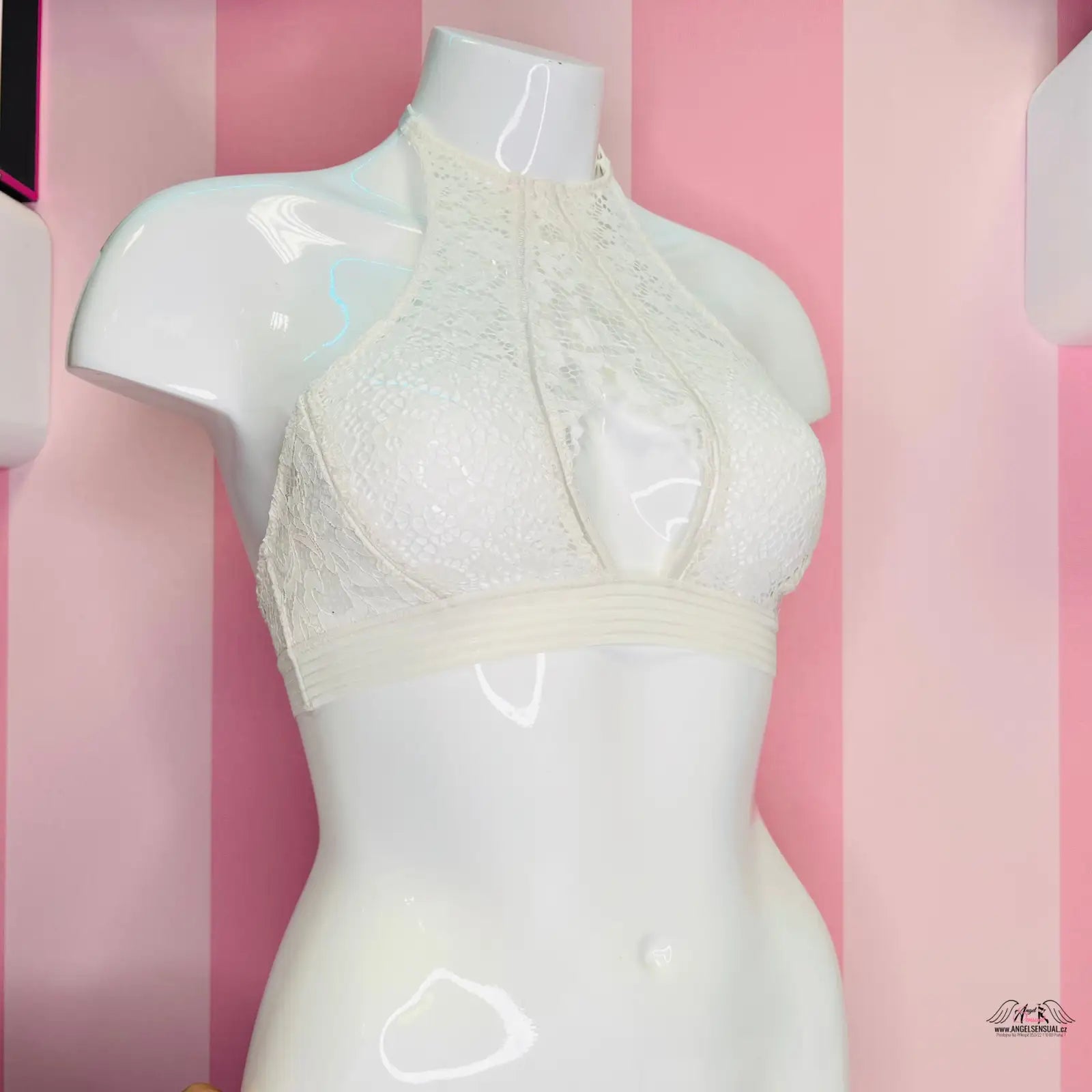 Manekýn s podprsenkou a žlutou stuhou v Braletce Victoria’s Secret