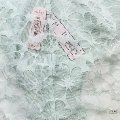 Květnová krajková tkanina s visačkami pro elegantní neviditelné bikiny