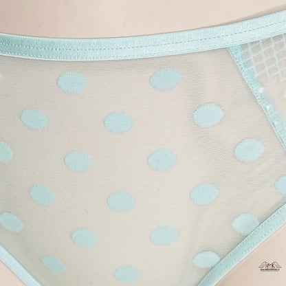 Žena v modrých puntíkovaných kalhotkách z kolekce Objevte Trendy a Pohodlí