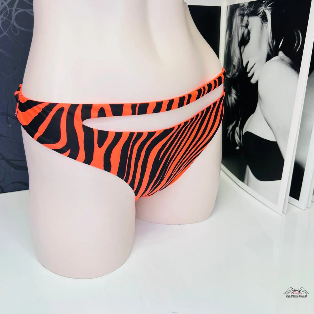 Zebra vzor na bikinách Ohromující Asymetrické Bikini Brief Spodní Díly od Tori