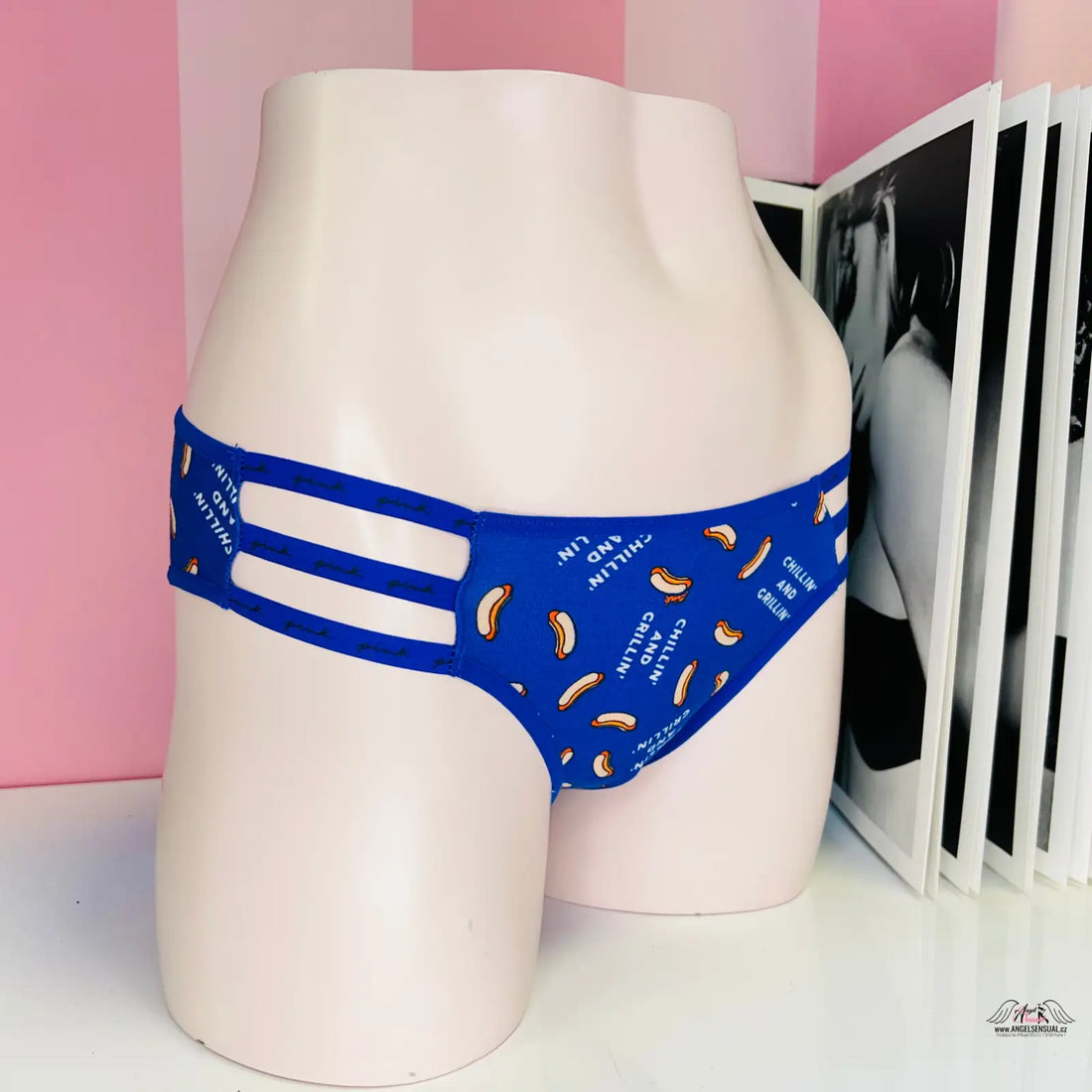 Modrý bikini s potiskem banánů od Victoria’s Secret PINK pro hravý letní styl