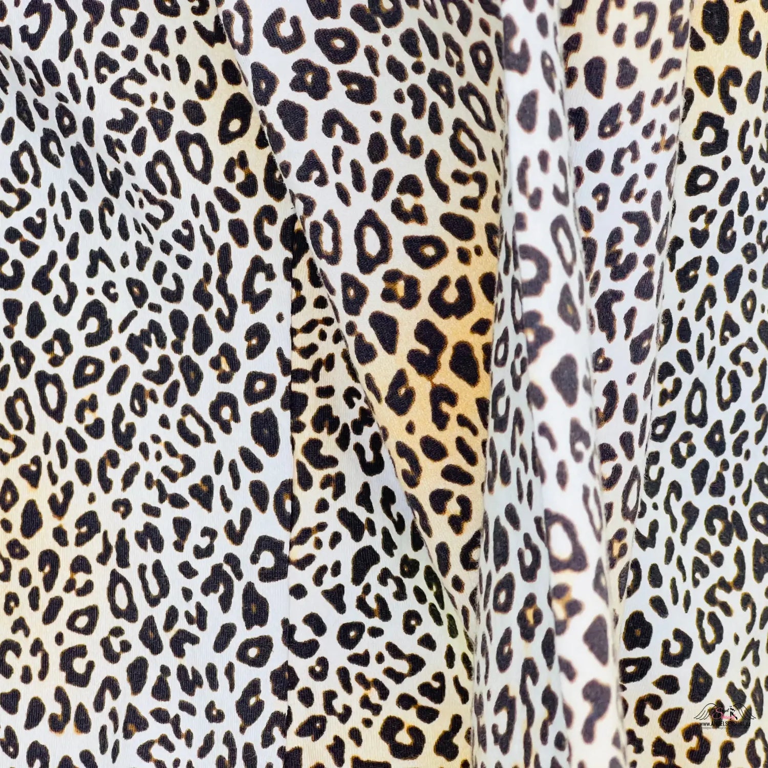 Leopardí vzor gepardího těla na pohodlné gepardí body s střih tanga