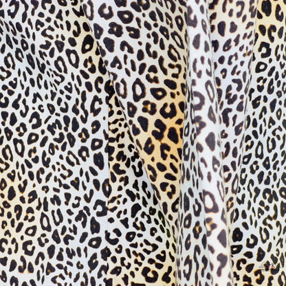 Leopardí vzor gepardího těla na pohodlné gepardí body s střih tanga
