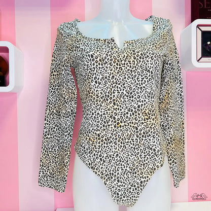 Longsleeve gepardí body PINK Body Leopard Vzor s výstřihem a střih tanga