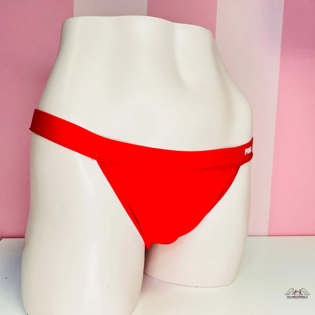 Červené elastické kalhotky na levé straně z kolekce PINK apparel & accessories