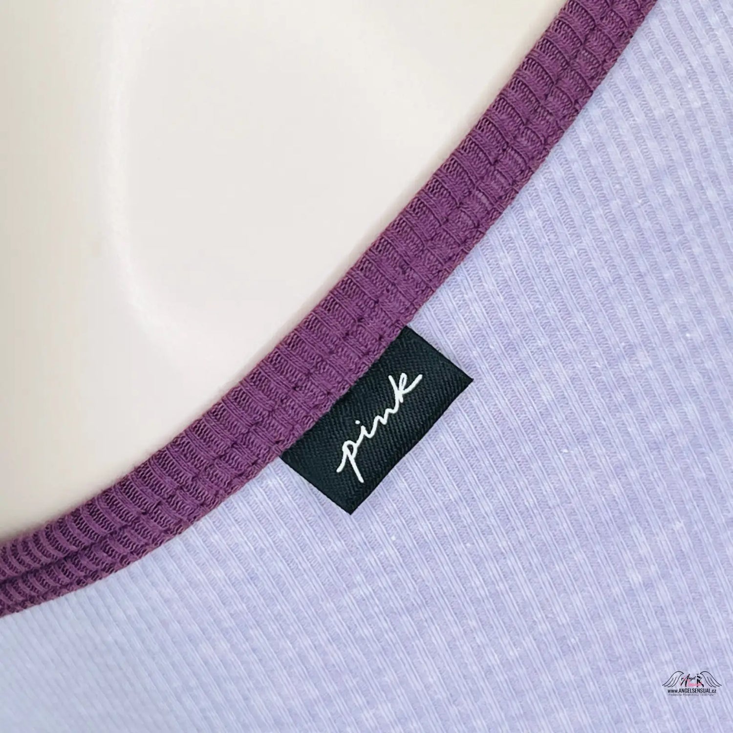 Lavender ribbed tank top s fialovým lemem, stylové bavlněné kalhotky logem Pink