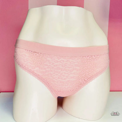 Pink krajkové tanga s gepardím vzorem na mannequinu, ideální apparel &amp; accessories