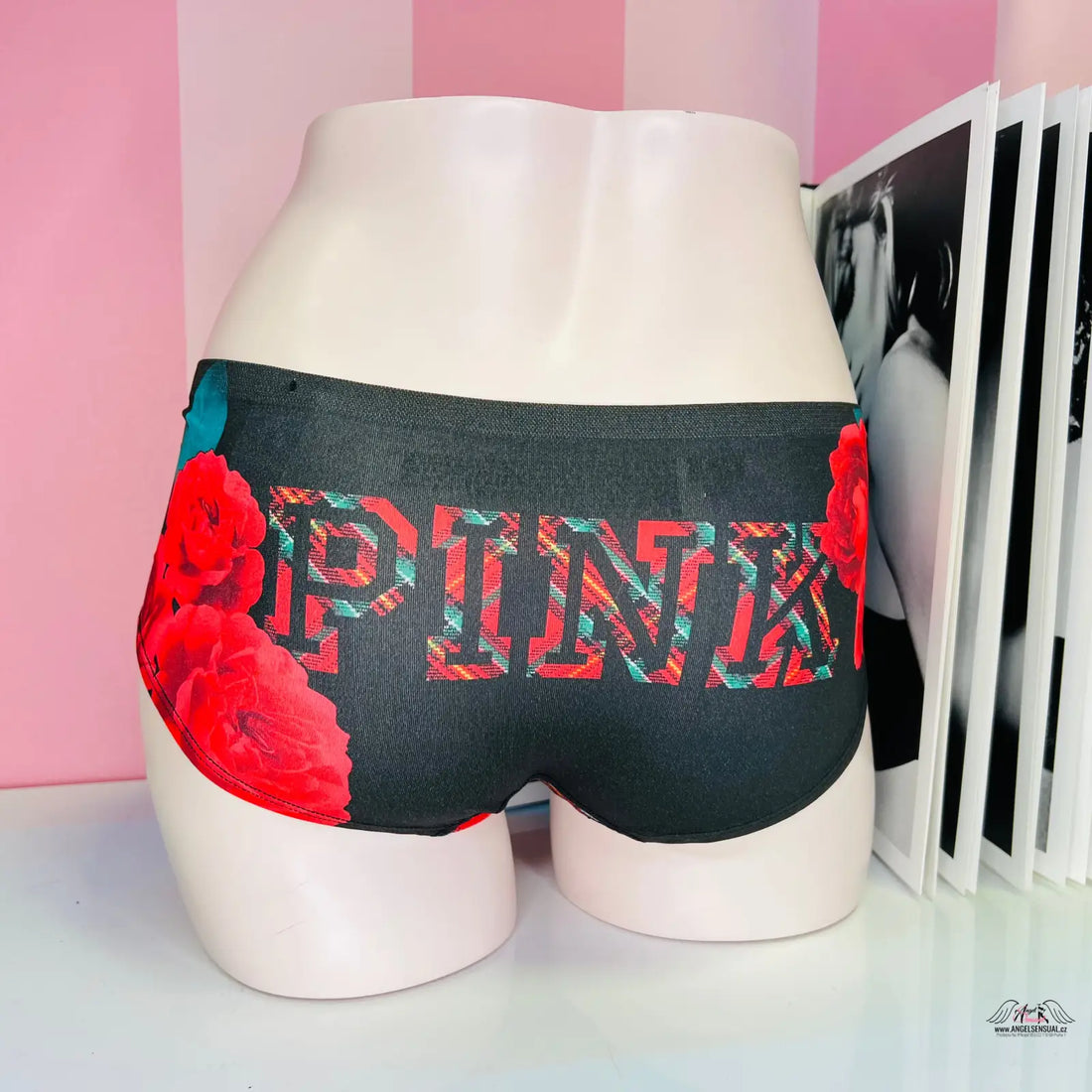 Ženské kalhotky s červeným růžovým motivem, lingerie, apparel &amp; accessories