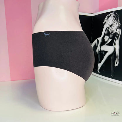 Mannequin torso v černé barvě s logem Pink, Široké kalhotky PINK Kraťáskové Kalhotky