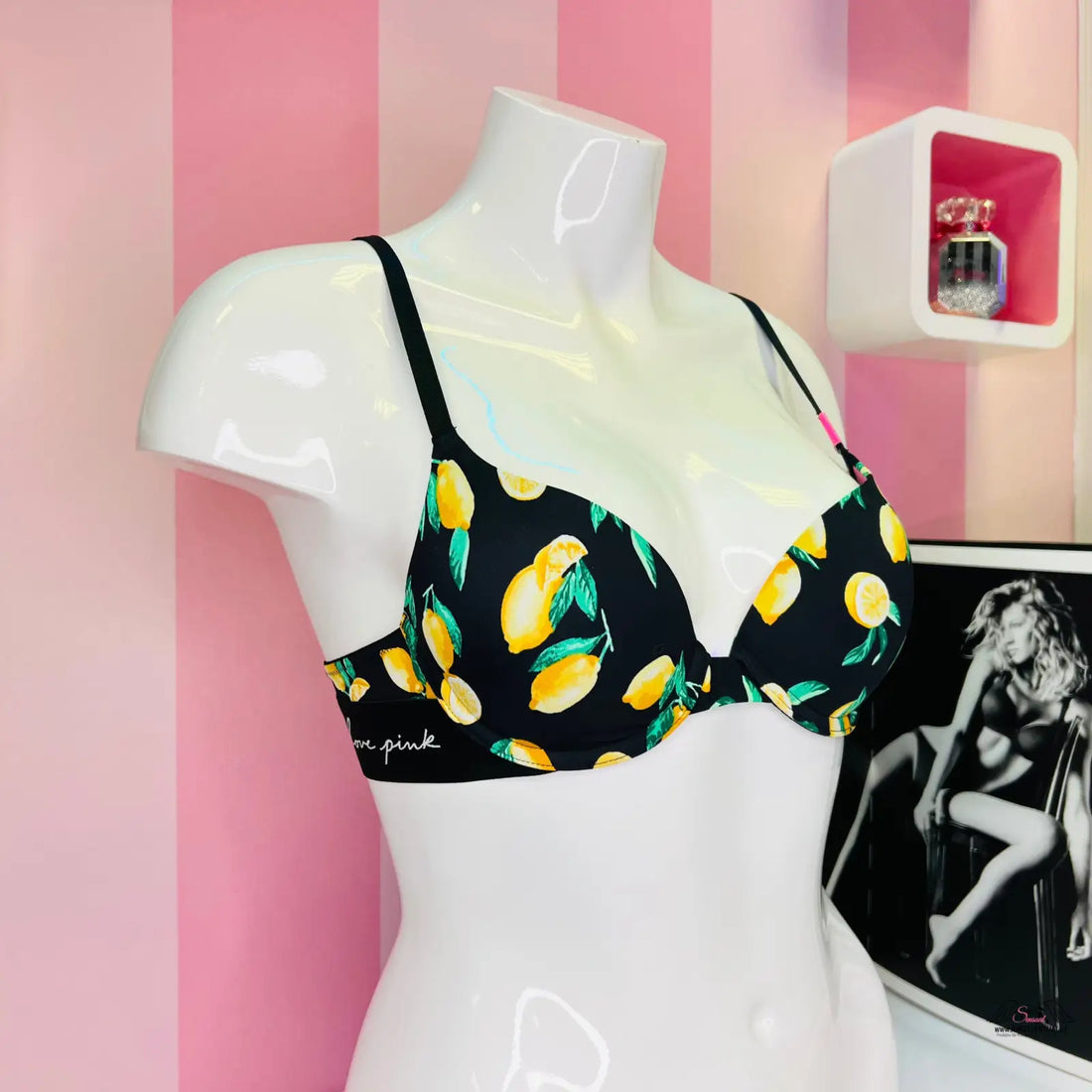 Black push-up podprsenka PINK Citronový Motiv s citronovým vzorem na mannequin