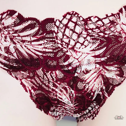 Bordó a bílé krajkové tanga PINK pro sebevědomé ženy