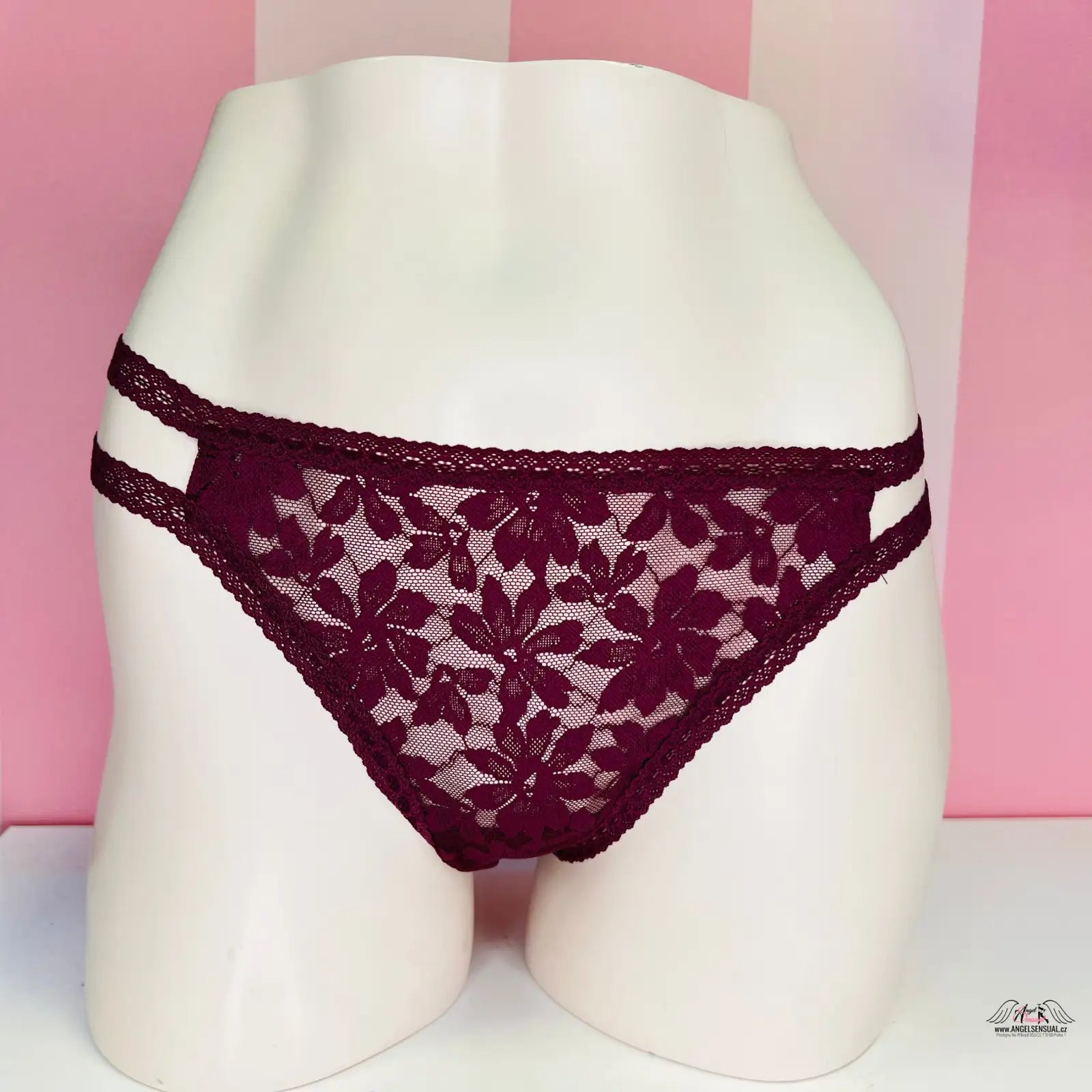 Burgundské květinové krajkové tanga s dvojitými pásky na bocích značky PINK