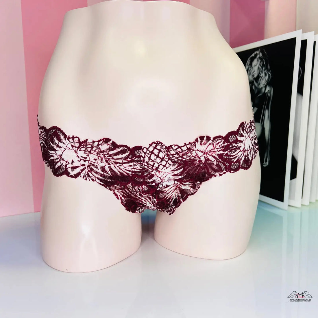 Floral-patterned lace thong PINK Tanga Krajkové s tanga pink a krajková tanga