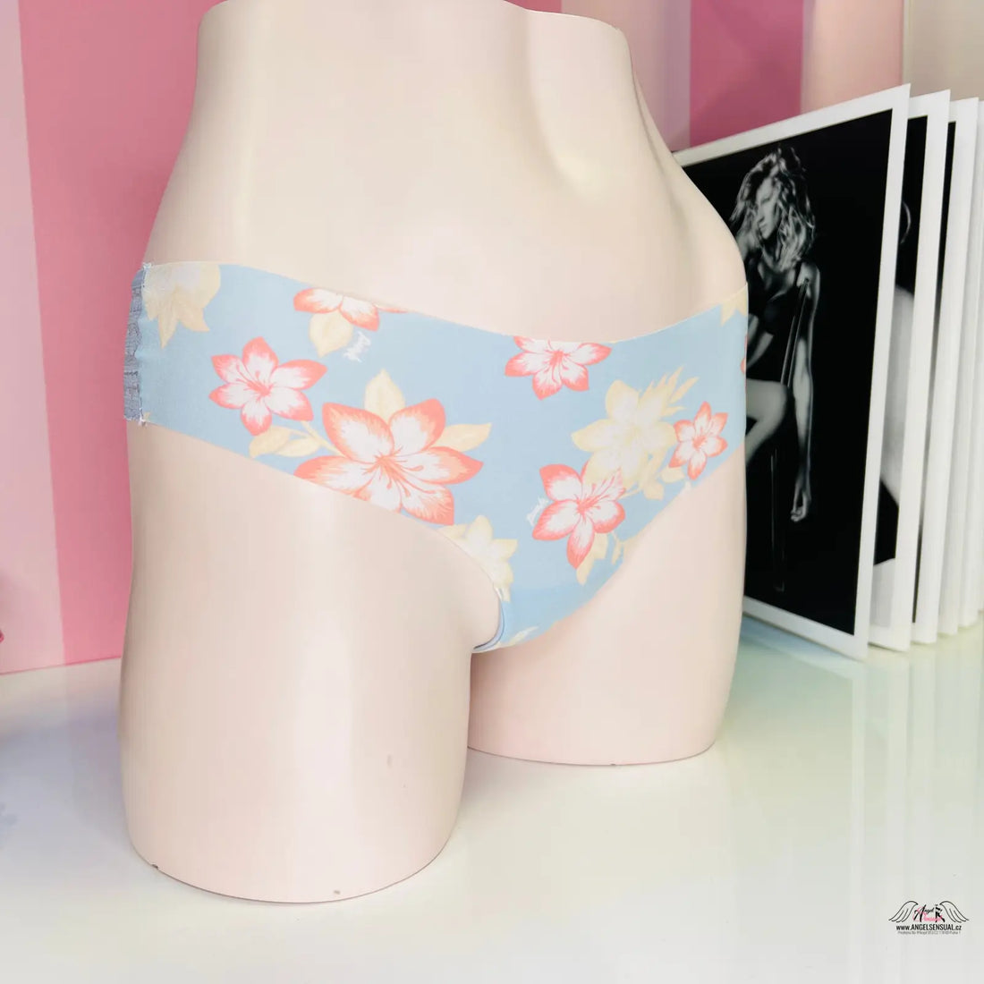 Elegantní tanga s květinovým vzorem lemované krajkou pro dámské spodní prádlo