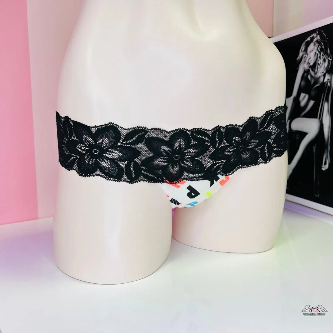 Floral lace-trimmed thong s širokou elastickou krajkou, velmi nízká tanga PINK Tanga s Krajkou