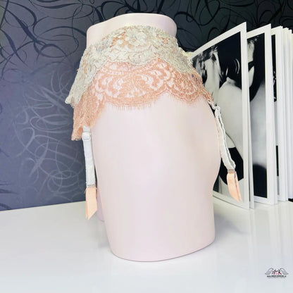 Lace garter belt on a mannequin showcasing Podvazkový pás Lorelli elegance