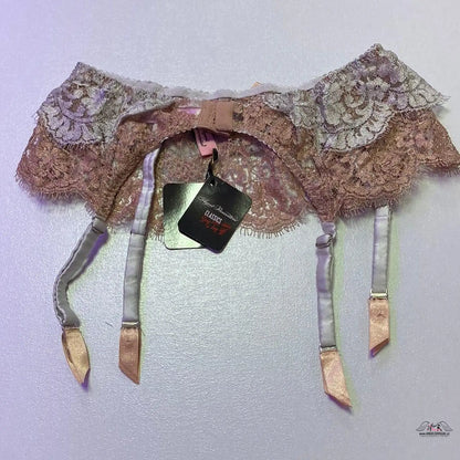 Lace garter belt with attached straps from Podvazkový pás Lorelli, timeless elegance