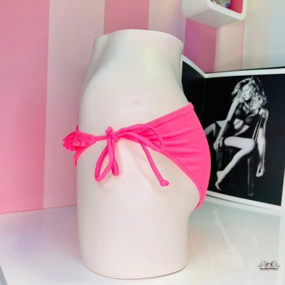 Hot pink tie-side bikini bottoms from Přivítejte Léto se Stylovým Spodním Dílem Plavek