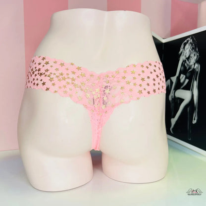 Růžová krajková tanga se zlatými hvězdičkami od Victoria’s Secret