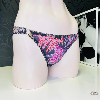 Floral print thong Riva Kalhotky pro elegantní vzhled a sebevědomí