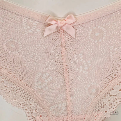 Romantické Krajkové Kalhotky od Agent Provocateur s jemnou růžovou krajkou a mašličkou