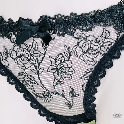 Růžové krajkové kalhotky s mašličkou od Agent Provocateur, elegantní design