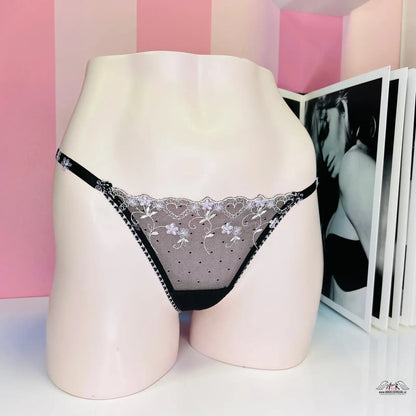 Černobílé tanga se stříbrnou výšivkou v elegantním designu