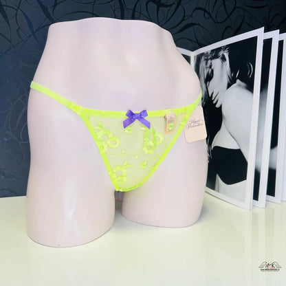Neon žlutá krajková tanga s malou fialovou mašlí a elastickými proužky