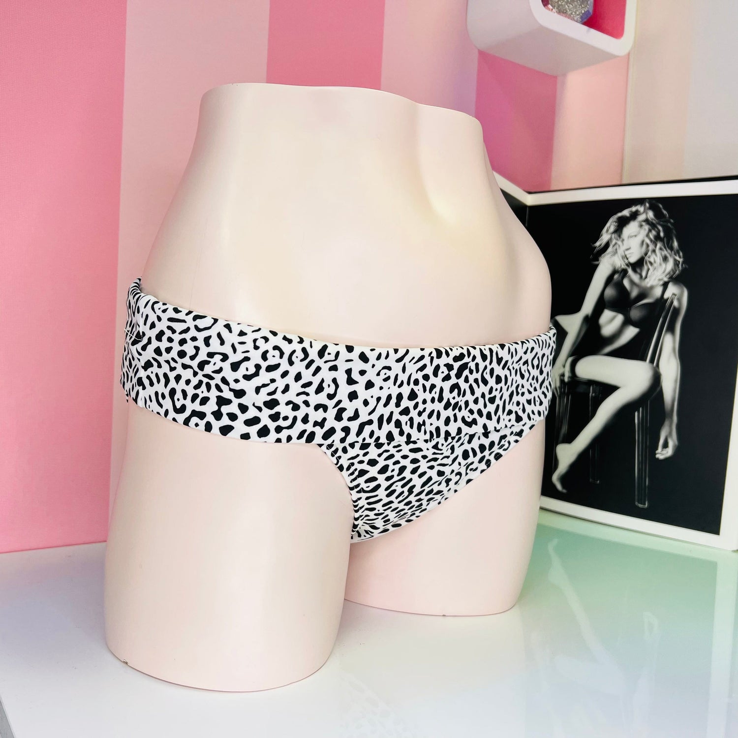 Stylový tygrovaný spodní díl plavek Victoria’s Secret Wild Pattern