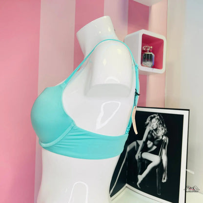 Turquoise podprsenka na manekýně ze Stylové Klenotnice s třpytivými detaily