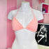 Halter top v broskvové barvě na bílém manekýnu pro Stylové Léto