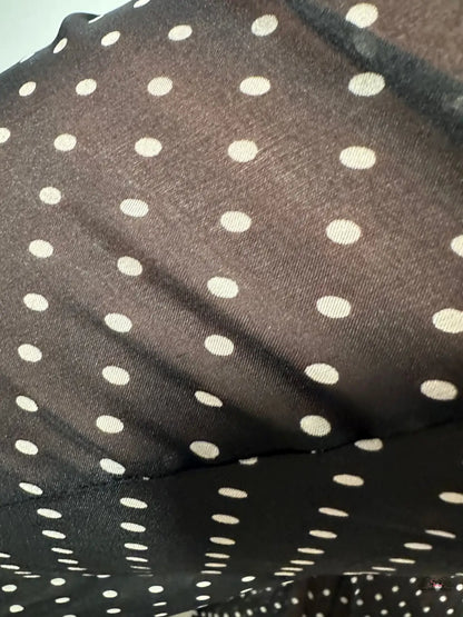 Černobílý puntíkovaný materiál pro Stylové Pyžamové Kalhoty Pennie