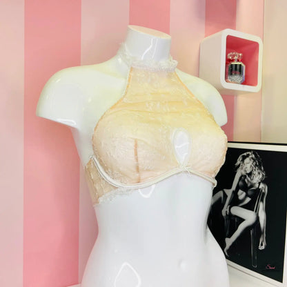 Bílý manekýn s krémovou podprsenkou Svůdná braletka ve stylu Victoria’s Secret