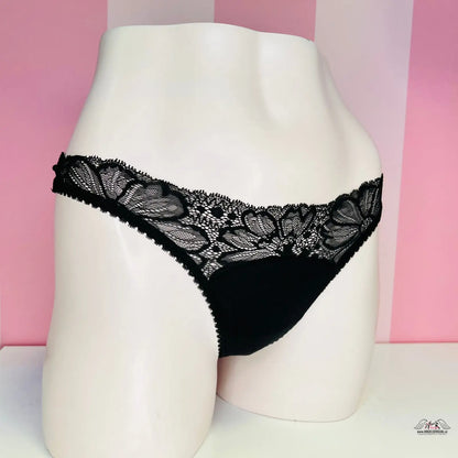 Černý krajkový thong z kolekce Tanga, elegantní a pohodlný pro každodenní nošení