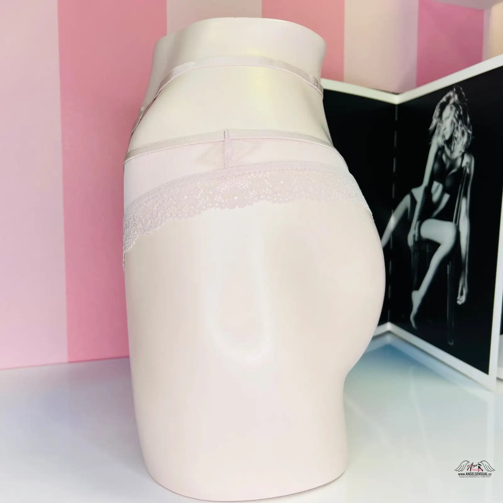 Ženský stylový manekýn torzo pro Tanga Krémové Elegance s nádechem luxusu