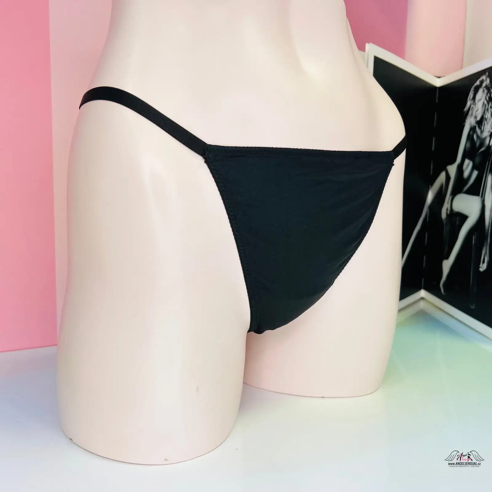 Černý string bikinový spodek Tanga pro maximální pohodlí a volnost po celý den