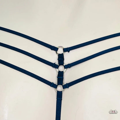 Modrý dámský strapový postroj na sexyTanga - Okouzlující elegance se stříbrným leskem