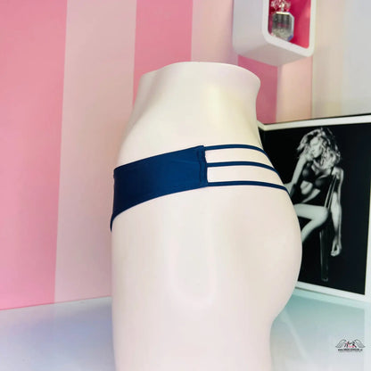 Navy modré bikiny s detaily na popruzích a stříbrným leskem značky Tanga