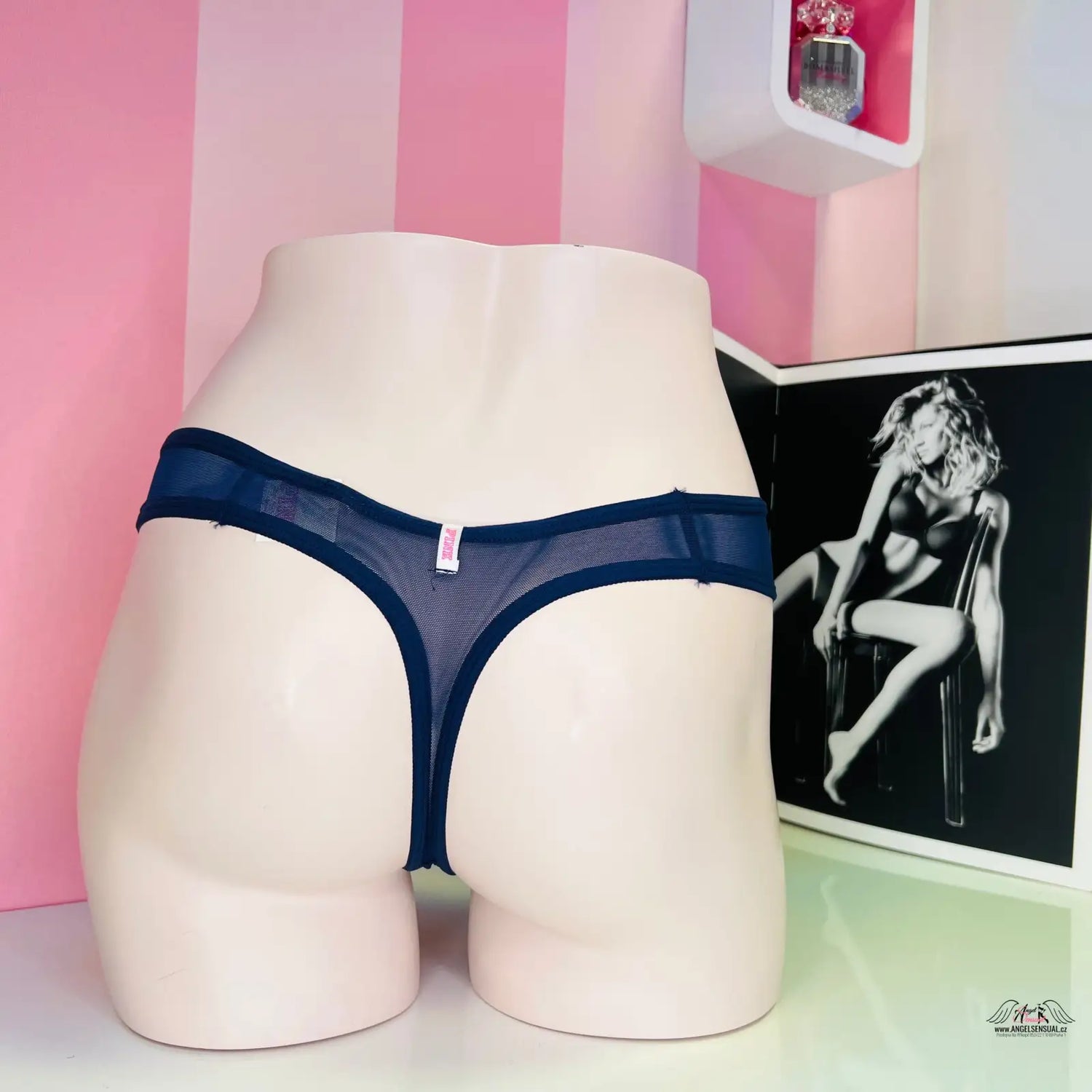 Námořnické modré síťované thong z kolekce Tanga PINK s květinovým designem