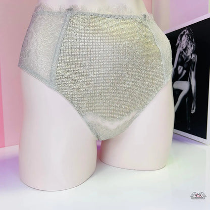 Dámské spodní prádlo na manekýně, Tanga Vysokého Střihu s Elegantním Leskem