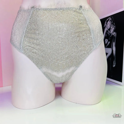 Ženské spodní prádlo Tanga Vysokého Střihu v elegantním lesku na výstavě