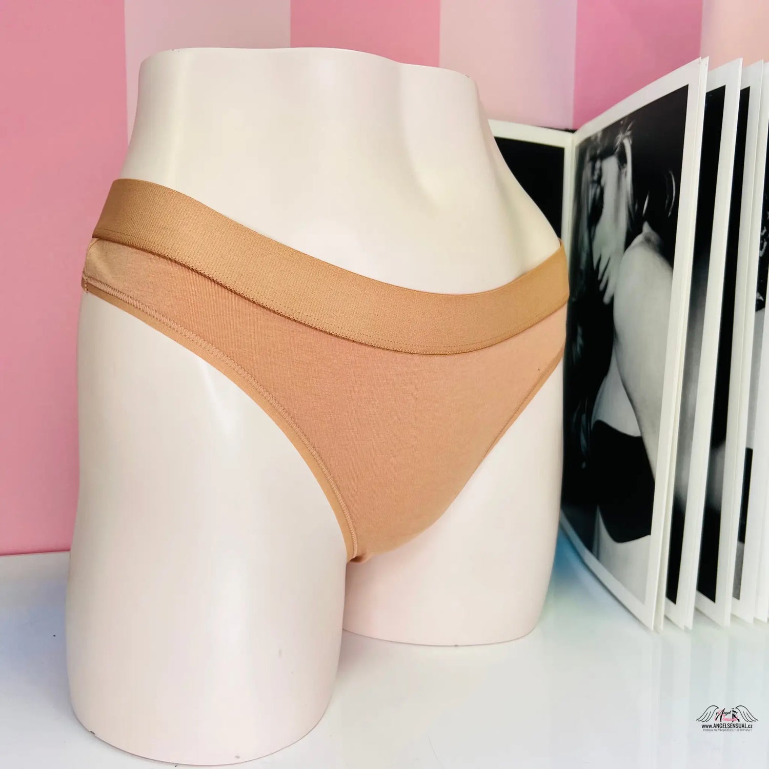Tělové tanga - M / Tělová / Nové se štítky - Kalhotky Victoria’s Secret
